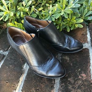 Nurture "HADDIE" Black leather ankle boots size 6